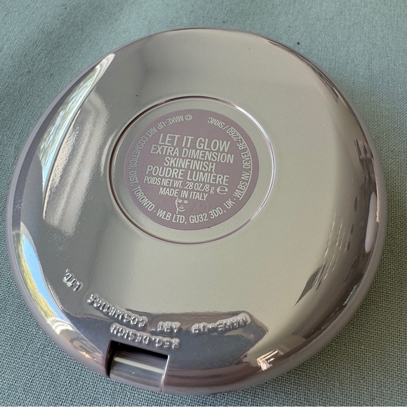 MAC Cosmetics Extra Dimension Skin Finish Highlighter - Picture 3 of 9